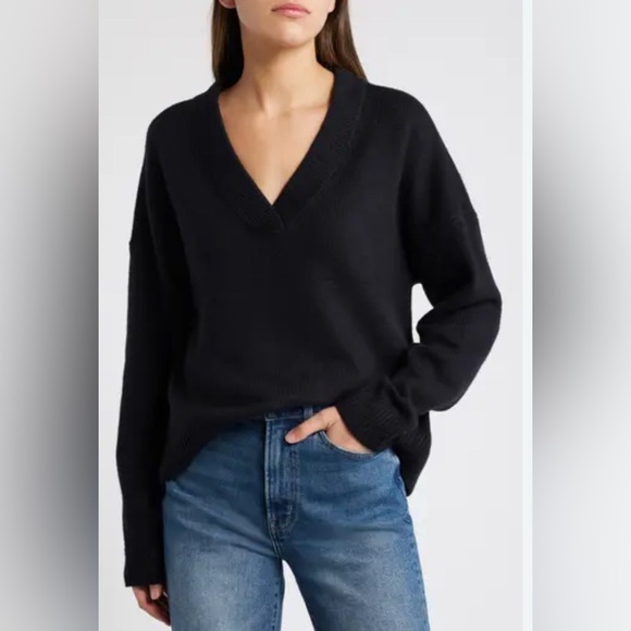 Treasure & Bond Oversize V-Neck Sweater. Size Small. NWT - Picture 1 of 11